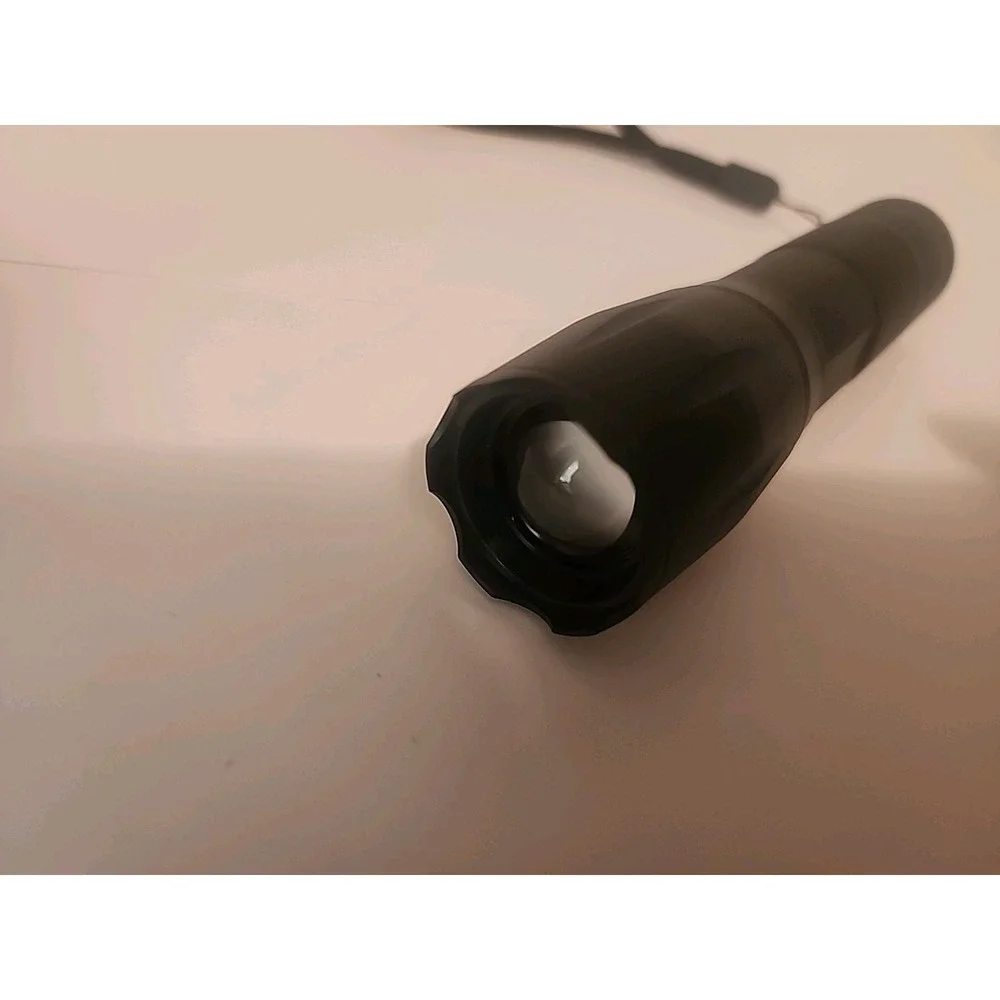 LED Zoomable 1000 Lumen‎ Tactical Flashlight Outdoor Camping Emergency
